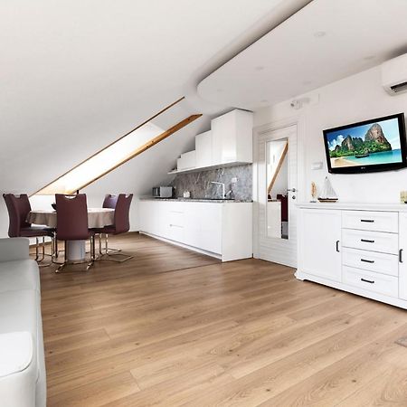 Luxury Dante Apartment With Terrace Split Exterior photo