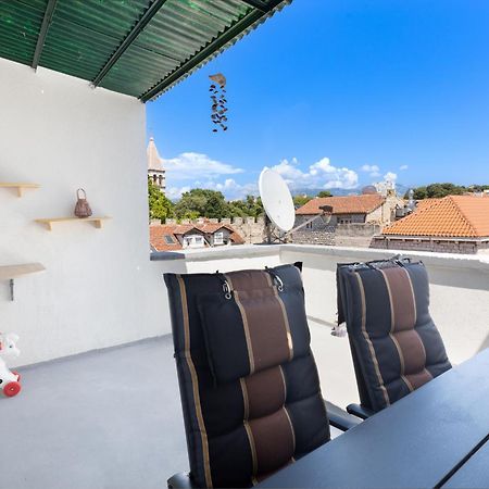 Luxury Dante Apartment With Terrace Split Exterior photo
