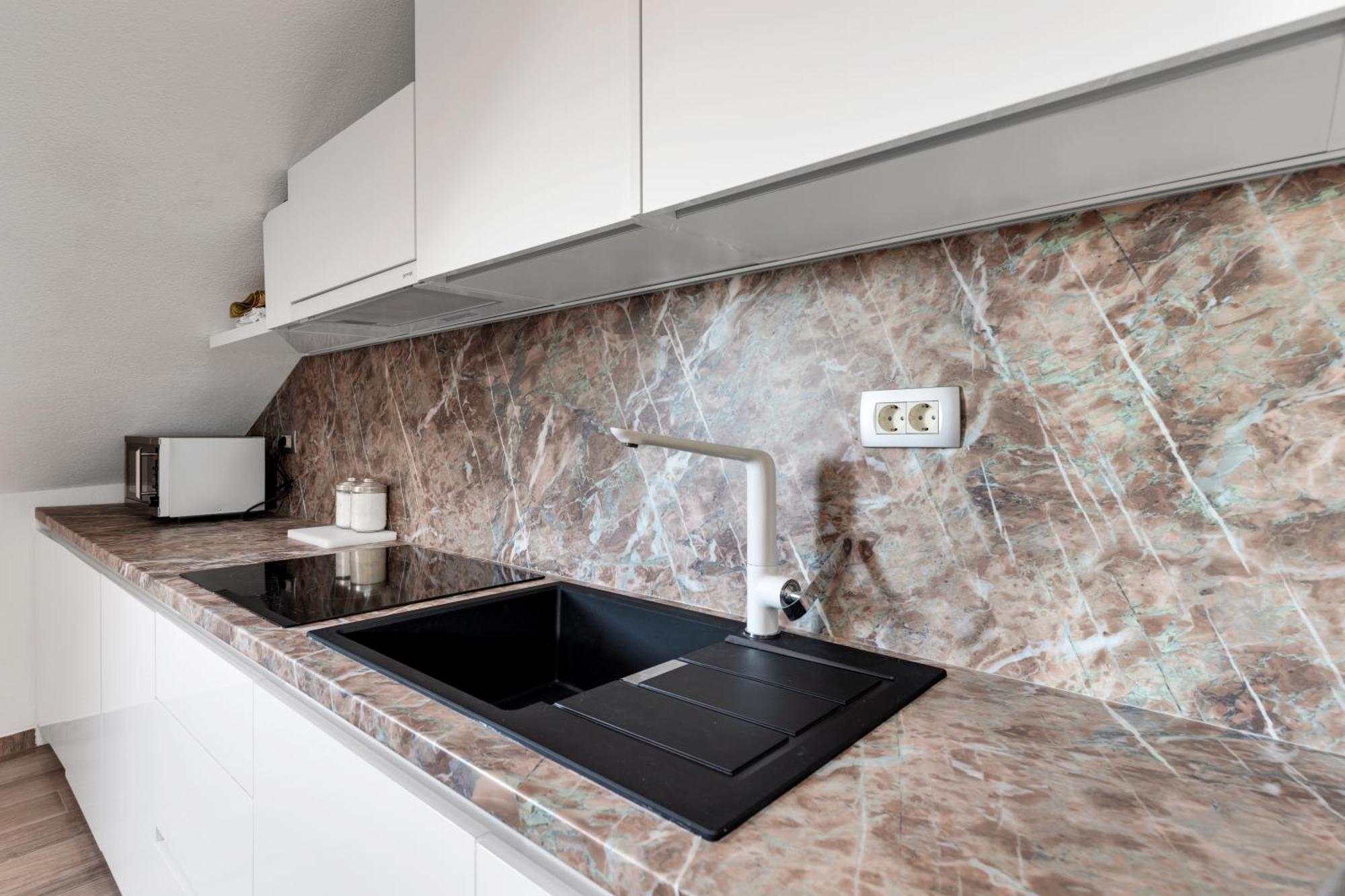 Luxury Dante Apartment With Terrace Split Exterior photo